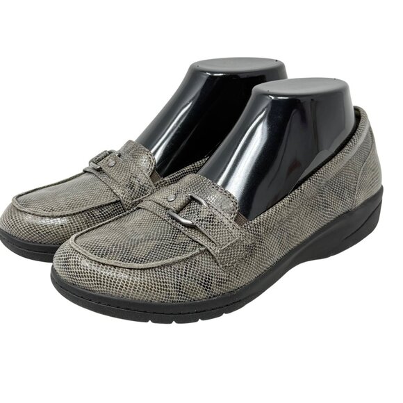 Clarks Womens Leather Snakeskin Print Loafers Sz 7 Gray Slip On Loafer Cheyn - Picture 1 of 10